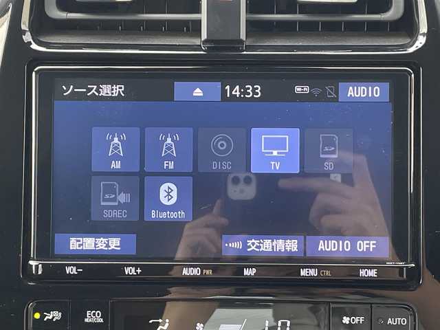 トヨタ プリウス Sセーフティプラス 愛知県 2018(平30)年 6.7万km スティールブロンドM ・純正19インチT-Connectナビ/・フルセグTV/・CD/DVD再生/・Bluetooth接続/・ミュージックサーバー（SD録音）/・ETC（新セキュリティ対応）/・バックカメラ/・コーナーセンサー/・純正15インチアルミホイール/・LEDヘッドライト/・オートマチックハイビーム/・衝突軽減ブレーキ/・レーンキープアシスト/・アダプティブクルーズコントロール/・スマートキー/・プッシュスタート/・純正フロアマット/・純正ドライブレコーダー