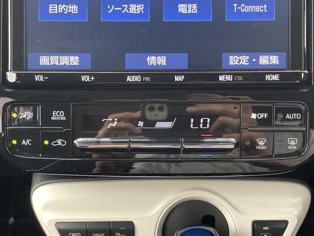 トヨタ プリウス Sセーフティプラス 愛知県 2018(平30)年 6.7万km スティールブロンドM ・純正19インチT-Connectナビ/・フルセグTV/・CD/DVD再生/・Bluetooth接続/・ミュージックサーバー（SD録音）/・ETC（新セキュリティ対応）/・バックカメラ/・コーナーセンサー/・純正15インチアルミホイール/・LEDヘッドライト/・オートマチックハイビーム/・衝突軽減ブレーキ/・レーンキープアシスト/・アダプティブクルーズコントロール/・スマートキー/・プッシュスタート/・純正フロアマット/・純正ドライブレコーダー