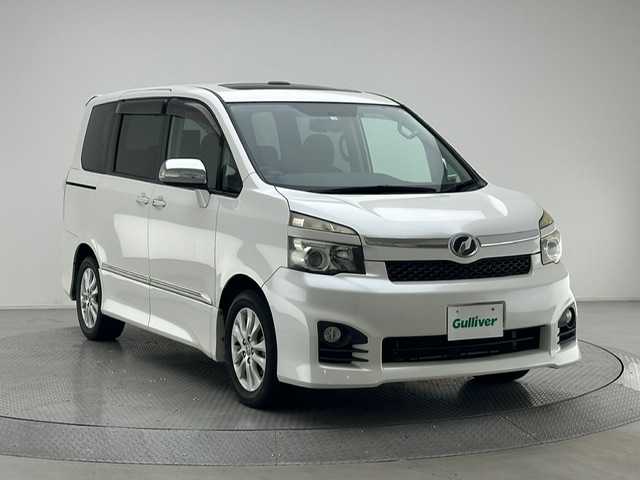 トヨタ ヴォクシー ZS 兵庫県 2010(平22)年 8.2万km ホワイトパールクリスタルシャイン 両側パワースライドドア/純正HDDナビ/（ワンセグ、CD、DVD、BT、MSV、AUX）/ミラー型ドライブレコーダー/バックカメラ/パドルシフト/MTモード付AT/ETC/純正マット/ドアバイザー/LEDヘッドライト/オートライト/サンルーフ