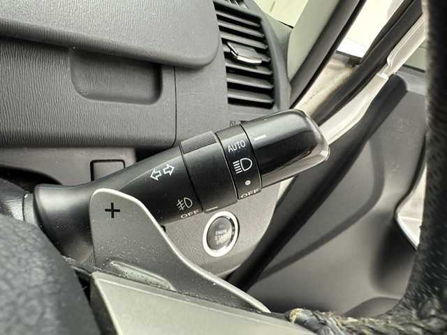 トヨタ ヴォクシー ZS 兵庫県 2010(平22)年 8.2万km ホワイトパールクリスタルシャイン 両側パワースライドドア/純正HDDナビ/（ワンセグ、CD、DVD、BT、MSV、AUX）/ミラー型ドライブレコーダー/バックカメラ/パドルシフト/MTモード付AT/ETC/純正マット/ドアバイザー/LEDヘッドライト/オートライト/サンルーフ