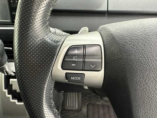 トヨタ ヴォクシー ZS 兵庫県 2010(平22)年 8.2万km ホワイトパールクリスタルシャイン 両側パワースライドドア/純正HDDナビ/（ワンセグ、CD、DVD、BT、MSV、AUX）/ミラー型ドライブレコーダー/バックカメラ/パドルシフト/MTモード付AT/ETC/純正マット/ドアバイザー/LEDヘッドライト/オートライト/サンルーフ