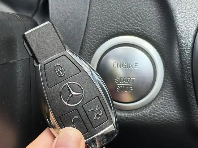メルセデス・ベンツ Ｃ１８０ クーペ スポーツ 静岡県 2016(平28)年 4.7万km ポーラホワイト レザーシート/BSM/COMANDシステム/(CD/DVD/BT/フルセグ)/衝突被害軽減システム/バックカメラ/ACC/LKA/パーキングアシスト/キーレスゴー/ETC/ドライブレコーダー/純正フロアマット/純正18インチアルミホイール
