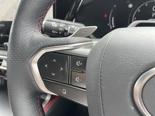 レクサス ＲＸ 350 Fスポーツ 富山県 2024(令6)年 0.9万km グラファイトブラックガラスフレーク パノラミックビューモニター／赤レザーシート／メーカーナビ／フルセグＴＶ／Ｂｌｕｅｔｏｏｔｈ／レーダークルコン／ブラインドスポットモニター／パワーバックドア／全席シートヒータ／全席エアシート／