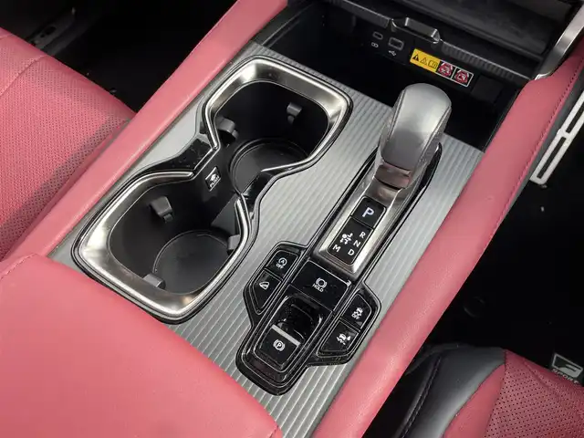 レクサス ＲＸ 350 Fスポーツ 富山県 2024(令6)年 0.9万km グラファイトブラックガラスフレーク パノラミックビューモニター／赤レザーシート／メーカーナビ／フルセグＴＶ／Ｂｌｕｅｔｏｏｔｈ／レーダークルコン／ブラインドスポットモニター／パワーバックドア／全席シートヒータ／全席エアシート／