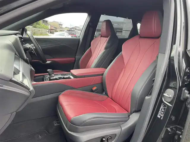 レクサス ＲＸ 350 Fスポーツ 富山県 2024(令6)年 0.9万km グラファイトブラックガラスフレーク パノラミックビューモニター／赤レザーシート／メーカーナビ／フルセグＴＶ／Ｂｌｕｅｔｏｏｔｈ／レーダークルコン／ブラインドスポットモニター／パワーバックドア／全席シートヒータ／全席エアシート／