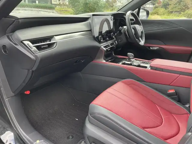 レクサス ＲＸ 350 Fスポーツ 富山県 2024(令6)年 0.9万km グラファイトブラックガラスフレーク パノラミックビューモニター／赤レザーシート／メーカーナビ／フルセグＴＶ／Ｂｌｕｅｔｏｏｔｈ／レーダークルコン／ブラインドスポットモニター／パワーバックドア／全席シートヒータ／全席エアシート／