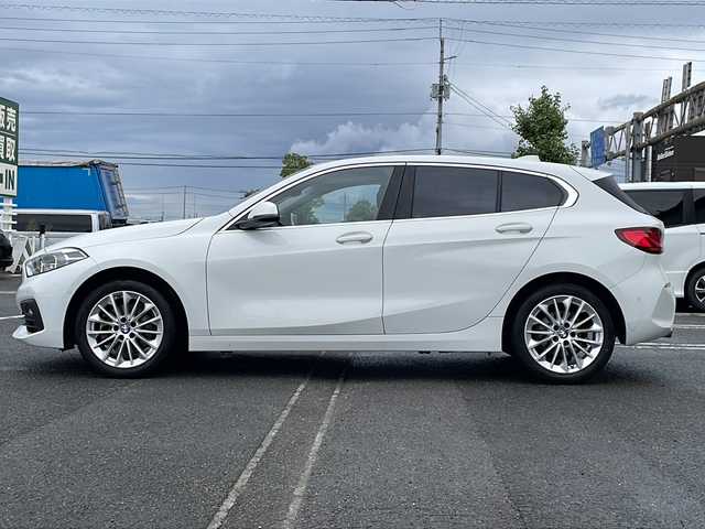 ＢＭＷ ＢＭＷ １１８ｉ プレイ 徳島県 2021(令3)年 2.5万km アルピンホワイトⅢ 衝突軽減ブレーキ/レーダークルーズコントロール/純正メーカーナビ/(Bluetooth/USB/FM/AM)/バックカメラ/置くだけ充電/パワーシート/シートメモリー/パワーバックドア/ETC2.0/スマートキー/スペアキー