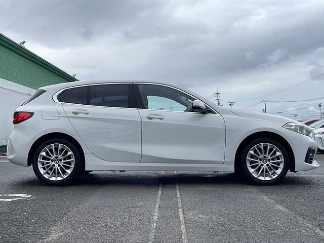 ＢＭＷ ＢＭＷ １１８ｉ プレイ 徳島県 2021(令3)年 2.5万km アルピンホワイトⅢ 衝突軽減ブレーキ/レーダークルーズコントロール/純正メーカーナビ/(Bluetooth/USB/FM/AM)/バックカメラ/置くだけ充電/パワーシート/シートメモリー/パワーバックドア/ETC2.0/スマートキー/スペアキー