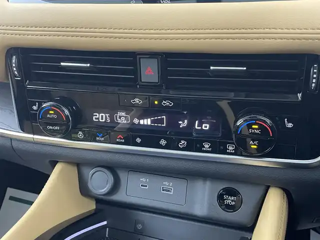 日産 エクストレイル G e－4ORCE 埼玉県 2024(令6)年 0.1万km ブリリアントホワイトパール ガラスルーフ　純正12.3型コネクトナビ　プロパイロット　全方位カメラ　デジタルインナーミラー　BSM　HUD　ワイヤレス充電　レザーシート　パワーシート　温シート　電動リアゲート　ハンドルヒーター