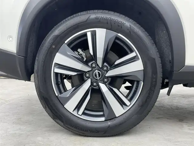 日産 エクストレイル G e－4ORCE 埼玉県 2024(令6)年 0.1万km ブリリアントホワイトパール ガラスルーフ　純正12.3型コネクトナビ　プロパイロット　全方位カメラ　デジタルインナーミラー　BSM　HUD　ワイヤレス充電　レザーシート　パワーシート　温シート　電動リアゲート　ハンドルヒーター