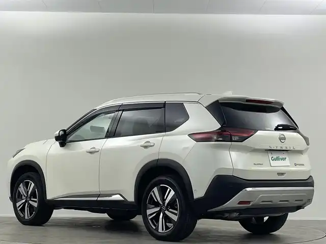 日産 エクストレイル G e－4ORCE 埼玉県 2024(令6)年 0.1万km ブリリアントホワイトパール ガラスルーフ　純正12.3型コネクトナビ　プロパイロット　全方位カメラ　デジタルインナーミラー　BSM　HUD　ワイヤレス充電　レザーシート　パワーシート　温シート　電動リアゲート　ハンドルヒーター