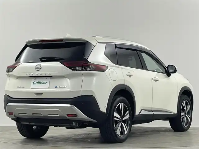 日産 エクストレイル G e－4ORCE 埼玉県 2024(令6)年 0.1万km ブリリアントホワイトパール ガラスルーフ　純正12.3型コネクトナビ　プロパイロット　全方位カメラ　デジタルインナーミラー　BSM　HUD　ワイヤレス充電　レザーシート　パワーシート　温シート　電動リアゲート　ハンドルヒーター