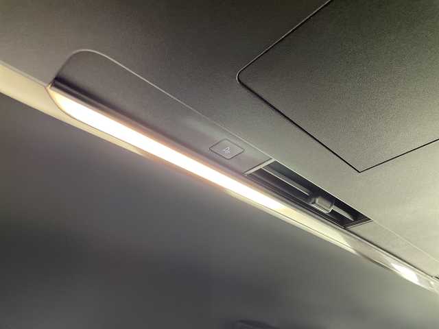 トヨタ アルファード Z 神奈川県 2025(令7)年 0.6万km プラチナホワイトパールマイカ ワンオーナー車/純正ナビ付ディスプレイオーディオ/Bluetooth・AM・FM・フルセグTV・HDMI・AppleCarPlay・AndroidAuto・Miracast/パノラミックビューモニター/モデリスタフルエアロ/両側パワースライドドア/トヨタセーフティセンス/クルーズコントロール/ブラインドスポットモニター/前側シートヒーター/前側パワーシート/運転席シートメモリー/ビルトインETC2.0/前後ドライブレコーダー/純正フロアマット/ステアリングスイッチ/パワーバックドア/デジタルインナーミラー/電動パーキングブレーキ/ブレーキオートホールド/プッシュスタート/スマートキー/スペアキー1本/取扱説明書/保証書/AC100V/置くだけ充電/パワーオットマン/キャプテンシート/LED3眼ヘッドライト/オートマチックアダプティブハイビーム/純正18インチアルミホイール/電動格納ミラー/プリクラッシュセーフティシステム/レーントレーシングアシスト/プロアクティブドライビングアシスト/ドライバー異常時対応システム