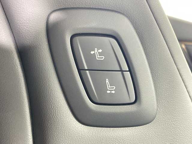 トヨタ アルファード Z 神奈川県 2025(令7)年 0.6万km プラチナホワイトパールマイカ ワンオーナー車/純正ナビ付ディスプレイオーディオ/Bluetooth・AM・FM・フルセグTV・HDMI・AppleCarPlay・AndroidAuto・Miracast/パノラミックビューモニター/モデリスタフルエアロ/両側パワースライドドア/トヨタセーフティセンス/クルーズコントロール/ブラインドスポットモニター/前側シートヒーター/前側パワーシート/運転席シートメモリー/ビルトインETC2.0/前後ドライブレコーダー/純正フロアマット/ステアリングスイッチ/パワーバックドア/デジタルインナーミラー/電動パーキングブレーキ/ブレーキオートホールド/プッシュスタート/スマートキー/スペアキー1本/取扱説明書/保証書/AC100V/置くだけ充電/パワーオットマン/キャプテンシート/LED3眼ヘッドライト/オートマチックアダプティブハイビーム/純正18インチアルミホイール/電動格納ミラー/プリクラッシュセーフティシステム/レーントレーシングアシスト/プロアクティブドライビングアシスト/ドライバー異常時対応システム