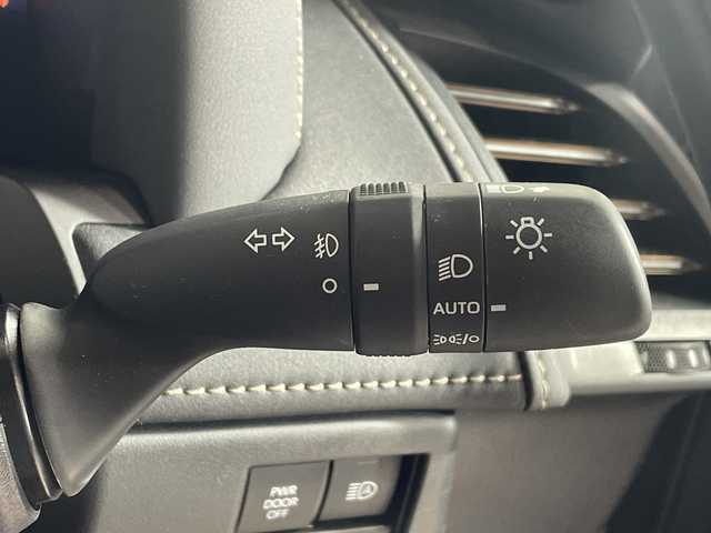 トヨタ アルファード Z 神奈川県 2025(令7)年 0.6万km プラチナホワイトパールマイカ ワンオーナー車/純正ナビ付ディスプレイオーディオ/Bluetooth・AM・FM・フルセグTV・HDMI・AppleCarPlay・AndroidAuto・Miracast/パノラミックビューモニター/モデリスタフルエアロ/両側パワースライドドア/トヨタセーフティセンス/クルーズコントロール/ブラインドスポットモニター/前側シートヒーター/前側パワーシート/運転席シートメモリー/ビルトインETC2.0/前後ドライブレコーダー/純正フロアマット/ステアリングスイッチ/パワーバックドア/デジタルインナーミラー/電動パーキングブレーキ/ブレーキオートホールド/プッシュスタート/スマートキー/スペアキー1本/取扱説明書/保証書/AC100V/置くだけ充電/パワーオットマン/キャプテンシート/LED3眼ヘッドライト/オートマチックアダプティブハイビーム/純正18インチアルミホイール/電動格納ミラー/プリクラッシュセーフティシステム/レーントレーシングアシスト/プロアクティブドライビングアシスト/ドライバー異常時対応システム