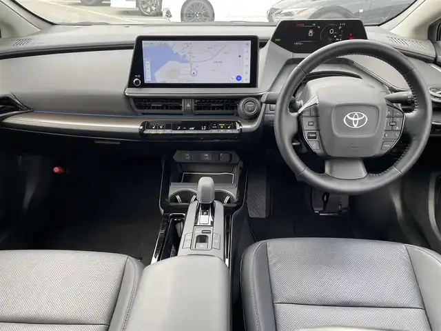 トヨタ プリウス Z 長崎県 2023(令5)年 1.3万km グレー ワンオーナー/純正12.3型ナビ/（フルセグ・BT・USB・HDMI・Miracast）/パノラミックビューモニター/AC100V/アドバンスドパーク/運転席パワーシート/前席シートヒーター/前席シートベンチレーション/運転席シートメモリー/デジタルインナーミラー/トヨタセーフティーセンス/ブラインドスポットモニター/レーンキープアシスト/レーダークルーズコントロール/ETC2.0/パワーバックドア/ドライブレコーダー/オートハイビーム/オートライト/置くだけ充電/ステアリングヒーター
