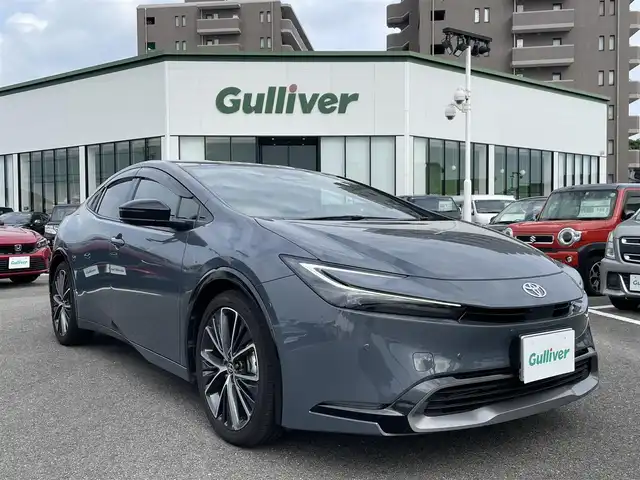 トヨタ プリウス Z 長崎県 2023(令5)年 1.3万km グレー ワンオーナー/純正12.3型ナビ/（フルセグ・BT・USB・HDMI・Miracast）/パノラミックビューモニター/AC100V/アドバンスドパーク/運転席パワーシート/前席シートヒーター/前席シートベンチレーション/運転席シートメモリー/デジタルインナーミラー/トヨタセーフティーセンス/ブラインドスポットモニター/レーンキープアシスト/レーダークルーズコントロール/ETC2.0/パワーバックドア/ドライブレコーダー/オートハイビーム/オートライト/置くだけ充電/ステアリングヒーター
