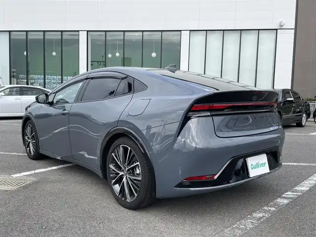 トヨタ プリウス Z 長崎県 2023(令5)年 1.3万km グレー ワンオーナー/純正12.3型ナビ/（フルセグ・BT・USB・HDMI・Miracast）/パノラミックビューモニター/AC100V/アドバンスドパーク/運転席パワーシート/前席シートヒーター/前席シートベンチレーション/運転席シートメモリー/デジタルインナーミラー/トヨタセーフティーセンス/ブラインドスポットモニター/レーンキープアシスト/レーダークルーズコントロール/ETC2.0/パワーバックドア/ドライブレコーダー/オートハイビーム/オートライト/置くだけ充電/ステアリングヒーター