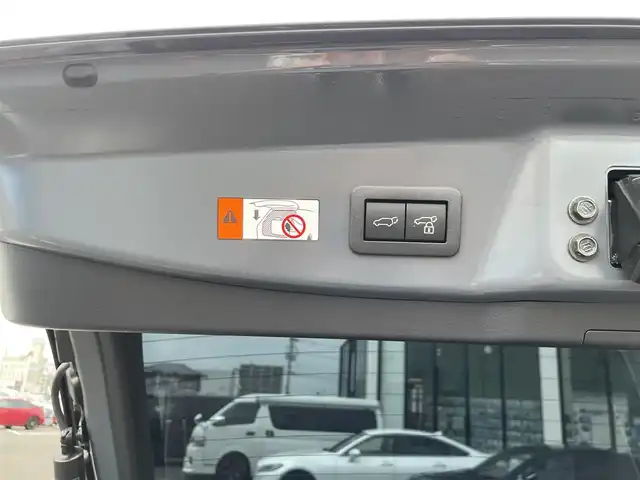 トヨタ プリウス Z 長崎県 2023(令5)年 1.3万km グレー ワンオーナー/純正12.3型ナビ/（フルセグ・BT・USB・HDMI・Miracast）/パノラミックビューモニター/AC100V/アドバンスドパーク/運転席パワーシート/前席シートヒーター/前席シートベンチレーション/運転席シートメモリー/デジタルインナーミラー/トヨタセーフティーセンス/ブラインドスポットモニター/レーンキープアシスト/レーダークルーズコントロール/ETC2.0/パワーバックドア/ドライブレコーダー/オートハイビーム/オートライト/置くだけ充電/ステアリングヒーター