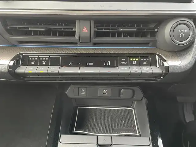 トヨタ プリウス Z 長崎県 2023(令5)年 1.3万km グレー ワンオーナー/純正12.3型ナビ/（フルセグ・BT・USB・HDMI・Miracast）/パノラミックビューモニター/AC100V/アドバンスドパーク/運転席パワーシート/前席シートヒーター/前席シートベンチレーション/運転席シートメモリー/デジタルインナーミラー/トヨタセーフティーセンス/ブラインドスポットモニター/レーンキープアシスト/レーダークルーズコントロール/ETC2.0/パワーバックドア/ドライブレコーダー/オートハイビーム/オートライト/置くだけ充電/ステアリングヒーター