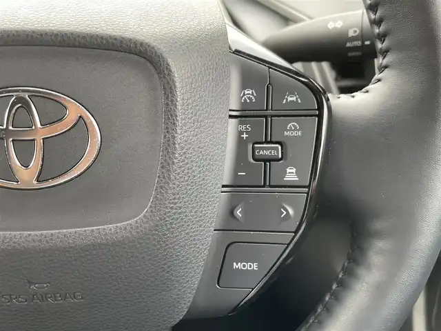 トヨタ プリウス Z 長崎県 2023(令5)年 1.3万km グレー ワンオーナー/純正12.3型ナビ/（フルセグ・BT・USB・HDMI・Miracast）/パノラミックビューモニター/AC100V/アドバンスドパーク/運転席パワーシート/前席シートヒーター/前席シートベンチレーション/運転席シートメモリー/デジタルインナーミラー/トヨタセーフティーセンス/ブラインドスポットモニター/レーンキープアシスト/レーダークルーズコントロール/ETC2.0/パワーバックドア/ドライブレコーダー/オートハイビーム/オートライト/置くだけ充電/ステアリングヒーター