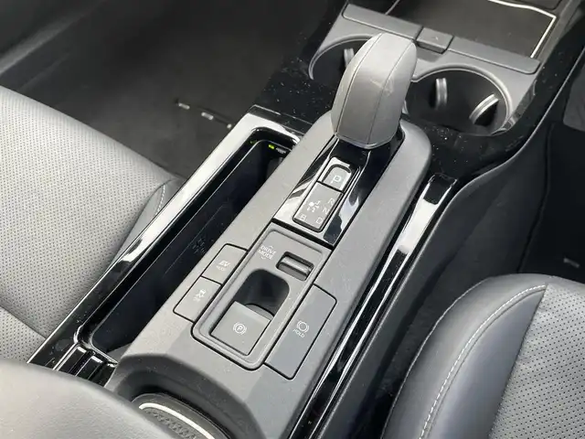 トヨタ プリウス Z 長崎県 2023(令5)年 1.3万km グレー ワンオーナー/純正12.3型ナビ/（フルセグ・BT・USB・HDMI・Miracast）/パノラミックビューモニター/AC100V/アドバンスドパーク/運転席パワーシート/前席シートヒーター/前席シートベンチレーション/運転席シートメモリー/デジタルインナーミラー/トヨタセーフティーセンス/ブラインドスポットモニター/レーンキープアシスト/レーダークルーズコントロール/ETC2.0/パワーバックドア/ドライブレコーダー/オートハイビーム/オートライト/置くだけ充電/ステアリングヒーター