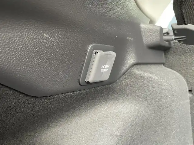 トヨタ プリウス Z 長崎県 2023(令5)年 1.3万km グレー ワンオーナー/純正12.3型ナビ/（フルセグ・BT・USB・HDMI・Miracast）/パノラミックビューモニター/AC100V/アドバンスドパーク/運転席パワーシート/前席シートヒーター/前席シートベンチレーション/運転席シートメモリー/デジタルインナーミラー/トヨタセーフティーセンス/ブラインドスポットモニター/レーンキープアシスト/レーダークルーズコントロール/ETC2.0/パワーバックドア/ドライブレコーダー/オートハイビーム/オートライト/置くだけ充電/ステアリングヒーター