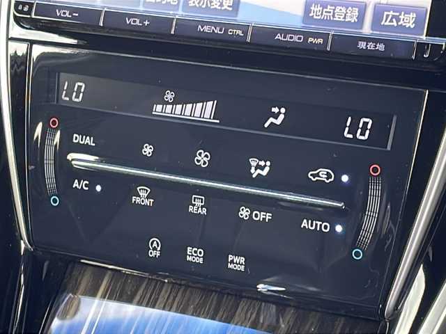 トヨタ ハリアー エレガンス 山口県 2015(平27)年 5.5万km ホワイトパールクリスタルシャイン 純正SDナビ【NSZT-Y64T】/CD/DVD/USB/HDMI/AM/FM/Bluetooth/フルセグテレビ/バックカメラ/ETC/純正フロアマット/19インチアルミホイール/本革巻き3本スポークステアリングホイール/ステアリングスイッチ/防眩インナーミラー/ハーフレザーシート/パワーシート/電動格納ウインカーミラー/LEDヘッドランプ/フォグランプ/オートライト/追従有クルーズコントロール/アイドリングストップ/スマートキー・スペアキー有/プッシュアップスタート/プリクラッシュセーフティシステム/クリアランスソナー＆バックソナー/盗難防止装置/ダブルサイドカーテンエアバッグ/取り扱い説明書/保証書/記録簿