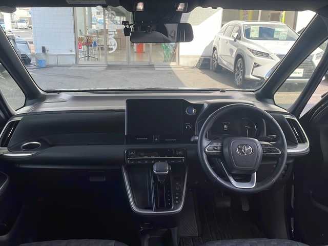 トヨタ ヴォクシー ハイブリッド S－Z 京都府 2023(令5)年 5万km アティチュードブラックマイカ 純正10インチナビ/純正14インチフリップダウンモニター/バックカメラ/レーダークルーズコントロール/レーンキープアシスト/衝突軽減システム/コーナーセンサー前後/ドライブレコーダー前後/ブレーキホールド/PCS・PDA・RSA・PKSB/前席シートヒーター/両側パワースライドドア/3眼LEDヘッドライト/nanoex/クリアランスソナー/ユニバーサルステップ/ETC2.0/純正17インチAW/保証書・取扱説明書