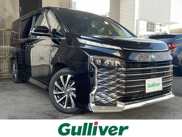 トヨタ ヴォクシー ハイブリッド S－Z 京都府 2023(令5)年 5万km アティチュードブラックマイカ 純正10インチナビ/純正14インチフリップダウンモニター/バックカメラ/レーダークルーズコントロール/レーンキープアシスト/衝突軽減システム/コーナーセンサー前後/ドライブレコーダー前後/ブレーキホールド/PCS・PDA・RSA・PKSB/前席シートヒーター/両側パワースライドドア/3眼LEDヘッドライト/nanoex/クリアランスソナー/ユニバーサルステップ/ETC2.0/純正17インチAW/保証書・取扱説明書