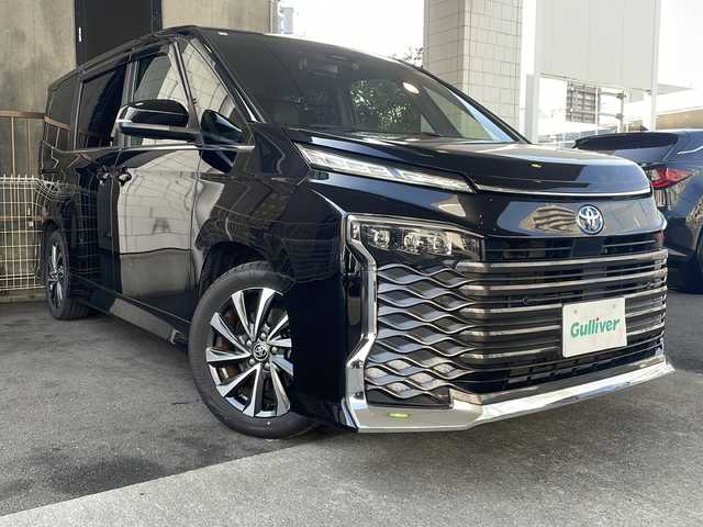 トヨタ ヴォクシー ハイブリッド S－Z 京都府 2023(令5)年 5万km アティチュードブラックマイカ 純正10インチナビ/純正14インチフリップダウンモニター/バックカメラ/レーダークルーズコントロール/レーンキープアシスト/衝突軽減システム/コーナーセンサー前後/ドライブレコーダー前後/ブレーキホールド/PCS・PDA・RSA・PKSB/前席シートヒーター/両側パワースライドドア/3眼LEDヘッドライト/nanoex/クリアランスソナー/ユニバーサルステップ/ETC2.0/純正17インチAW/保証書・取扱説明書