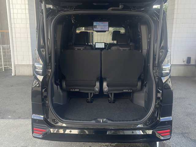 トヨタ ヴォクシー ハイブリッド S－Z 京都府 2023(令5)年 5万km アティチュードブラックマイカ 純正10インチナビ/純正14インチフリップダウンモニター/バックカメラ/レーダークルーズコントロール/レーンキープアシスト/衝突軽減システム/コーナーセンサー前後/ドライブレコーダー前後/ブレーキホールド/PCS・PDA・RSA・PKSB/前席シートヒーター/両側パワースライドドア/3眼LEDヘッドライト/nanoex/クリアランスソナー/ユニバーサルステップ/ETC2.0/純正17インチAW/保証書・取扱説明書