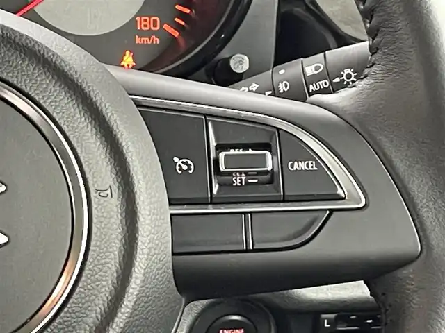 スズキ ジムニー シエラ JC 福岡県 2022(令4)年 1.4万km シフォンアイボリーM 社外９型ナビ（ＢＴ，フルセグＴＶ）　/前方ドライブレコーダー　/ＥＴＣ　/クルーズコントロール　/衝突被害軽減ブレーキ　/レーンキープ　/ヒルディセントコントロール　/シートヒーター　/ヒーテッドドアミラー　/ＬＥＤ