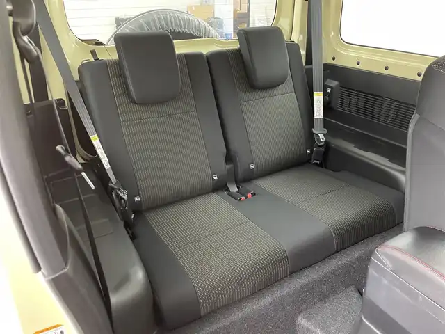 スズキ ジムニー シエラ JC 福岡県 2022(令4)年 1.4万km シフォンアイボリーM 社外９型ナビ（ＢＴ，フルセグＴＶ）　/前方ドライブレコーダー　/ＥＴＣ　/クルーズコントロール　/衝突被害軽減ブレーキ　/レーンキープ　/ヒルディセントコントロール　/シートヒーター　/ヒーテッドドアミラー　/ＬＥＤ