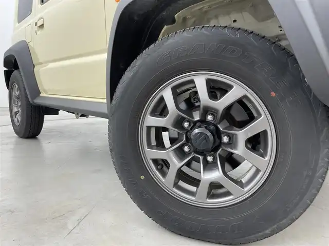 スズキ ジムニー シエラ JC 福岡県 2022(令4)年 1.4万km シフォンアイボリーM 社外９型ナビ（ＢＴ，フルセグＴＶ）　/前方ドライブレコーダー　/ＥＴＣ　/クルーズコントロール　/衝突被害軽減ブレーキ　/レーンキープ　/ヒルディセントコントロール　/シートヒーター　/ヒーテッドドアミラー　/ＬＥＤ