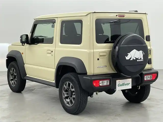 スズキ ジムニー シエラ JC 福岡県 2022(令4)年 1.4万km シフォンアイボリーM 社外９型ナビ（ＢＴ，フルセグＴＶ）　/前方ドライブレコーダー　/ＥＴＣ　/クルーズコントロール　/衝突被害軽減ブレーキ　/レーンキープ　/ヒルディセントコントロール　/シートヒーター　/ヒーテッドドアミラー　/ＬＥＤ