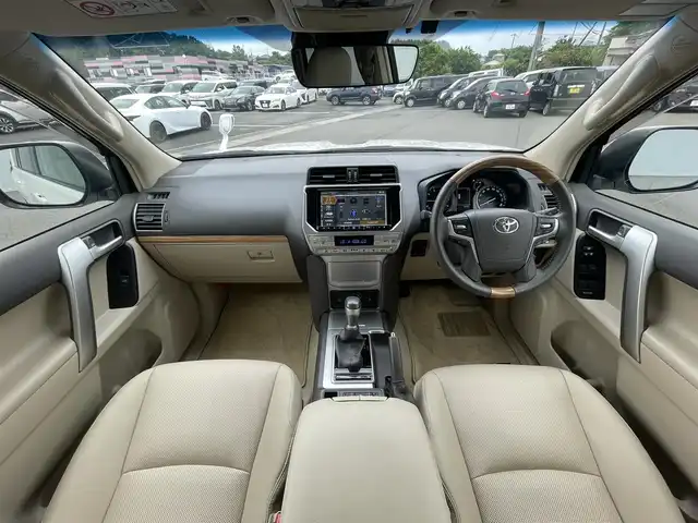 トヨタ ランドクルーザー プラド TX Lパッケージ 愛媛県 2022(令4)年 1.9万km ホワイトパールクリスタルシャイン Bluetooth接続/USB入力端子/ETC/バックカメラ/SDミュージックサーバー/フルセグTV/メモリナビ/DVD再生可能/サンルーフ/パワーシート/電動格納サードシート/シートヒーター/エアシート/ルーフレール/純正アルミホイール/白レザーシート/コンビハンドル/スペアタイヤ/追従走行付きクルーズコントロール/HDMI接続可能/ABS/横滑り防止装置/前後コーナーセンサー/レーンキープアシスト/盗難防止装置/オートマチックハイビーム/LEDヘッドライト/衝突被害軽減システム/カーテンエアバッグ