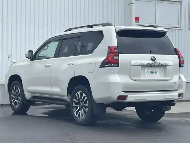 トヨタ ランドクルーザー プラド TX Lパッケージ 愛媛県 2022(令4)年 1.9万km ホワイトパールクリスタルシャイン Bluetooth接続/USB入力端子/ETC/バックカメラ/SDミュージックサーバー/フルセグTV/メモリナビ/DVD再生可能/サンルーフ/パワーシート/電動格納サードシート/シートヒーター/エアシート/ルーフレール/純正アルミホイール/白レザーシート/コンビハンドル/スペアタイヤ/追従走行付きクルーズコントロール/HDMI接続可能/ABS/横滑り防止装置/前後コーナーセンサー/レーンキープアシスト/盗難防止装置/オートマチックハイビーム/LEDヘッドライト/衝突被害軽減システム/カーテンエアバッグ