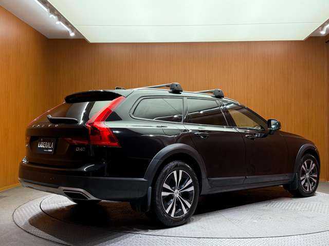 ボルボ Ｖ９０ クロスカントリー D4 AWD プロ 千葉県 2021(令3)年 5.6万km オニキスブラックP ＡＣＣ　/アンバー革シート　/ナビ　/ＴＶ　/Ｂｌｕｅｔｏｏｔｈ接続　/３６０°ＨＵＤ　/ｈａｒｍａｎｋａｒｄｏｎサウンド　/シートヒーター　/ステアリングヒーター　/電動リアゲート　/衝突軽減Ｂ　/ＢＳＭ　/ＬＫＡ　/ＥＴＣ