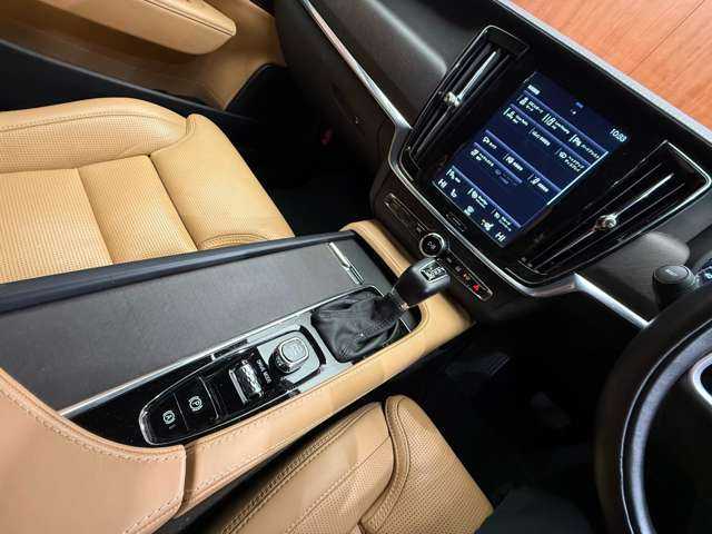 ボルボ Ｖ９０ クロスカントリー D4 AWD プロ 千葉県 2021(令3)年 5.6万km オニキスブラックP ＡＣＣ　/アンバー革シート　/ナビ　/ＴＶ　/Ｂｌｕｅｔｏｏｔｈ接続　/３６０°ＨＵＤ　/ｈａｒｍａｎｋａｒｄｏｎサウンド　/シートヒーター　/ステアリングヒーター　/電動リアゲート　/衝突軽減Ｂ　/ＢＳＭ　/ＬＫＡ　/ＥＴＣ