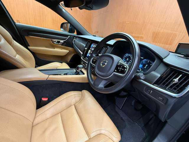 ボルボ Ｖ９０ クロスカントリー D4 AWD プロ 千葉県 2021(令3)年 5.6万km オニキスブラックP ＡＣＣ　/アンバー革シート　/ナビ　/ＴＶ　/Ｂｌｕｅｔｏｏｔｈ接続　/３６０°ＨＵＤ　/ｈａｒｍａｎｋａｒｄｏｎサウンド　/シートヒーター　/ステアリングヒーター　/電動リアゲート　/衝突軽減Ｂ　/ＢＳＭ　/ＬＫＡ　/ＥＴＣ