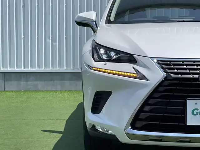 レクサス ＮＸ 300h バージョンL 香川県 2018(平30)年 2.4万km ソニッククォーツ 純正メモリーナビ/→AM/FM/CD/DVD/Bluetooth/フルセグTV/レーダークルーズコントロール/レーンキープアシスト/シートヒーター・エアシート/ハンドルヒーター/全方位カメラ/LEDヘッドライト/ビルトイン2.0ETC/メモリーシート/パワーシート/衝突軽減ブレーキ/パワーバックドア/レザーシート/純正18インチアルミホイール/横滑り防止装置/プッシュスタート/スマートキー/革巻きステアリング/ステアリングスイッチ