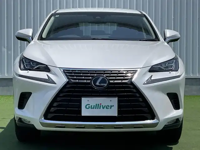 レクサス ＮＸ 300h バージョンL 香川県 2018(平30)年 2.4万km ソニッククォーツ 純正メモリーナビ/→AM/FM/CD/DVD/Bluetooth/フルセグTV/レーダークルーズコントロール/レーンキープアシスト/シートヒーター・エアシート/ハンドルヒーター/全方位カメラ/LEDヘッドライト/ビルトイン2.0ETC/メモリーシート/パワーシート/衝突軽減ブレーキ/パワーバックドア/レザーシート/純正18インチアルミホイール/横滑り防止装置/プッシュスタート/スマートキー/革巻きステアリング/ステアリングスイッチ