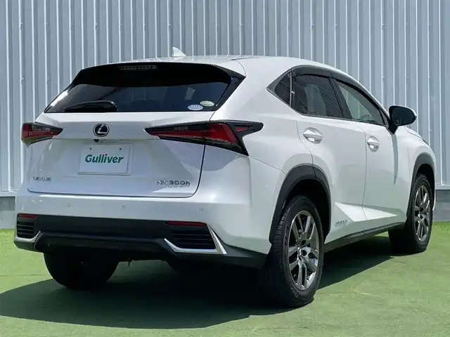 レクサス ＮＸ 300h バージョンL 香川県 2018(平30)年 2.4万km ソニッククォーツ 純正メモリーナビ/→AM/FM/CD/DVD/Bluetooth/フルセグTV/レーダークルーズコントロール/レーンキープアシスト/シートヒーター・エアシート/ハンドルヒーター/全方位カメラ/LEDヘッドライト/ビルトイン2.0ETC/メモリーシート/パワーシート/衝突軽減ブレーキ/パワーバックドア/レザーシート/純正18インチアルミホイール/横滑り防止装置/プッシュスタート/スマートキー/革巻きステアリング/ステアリングスイッチ
