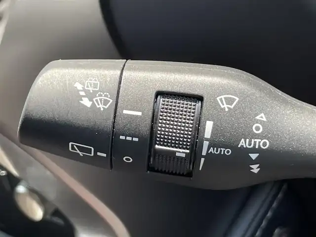 レクサス ＮＸ 300h バージョンL 香川県 2018(平30)年 2.4万km ソニッククォーツ 純正メモリーナビ/→AM/FM/CD/DVD/Bluetooth/フルセグTV/レーダークルーズコントロール/レーンキープアシスト/シートヒーター・エアシート/ハンドルヒーター/全方位カメラ/LEDヘッドライト/ビルトイン2.0ETC/メモリーシート/パワーシート/衝突軽減ブレーキ/パワーバックドア/レザーシート/純正18インチアルミホイール/横滑り防止装置/プッシュスタート/スマートキー/革巻きステアリング/ステアリングスイッチ