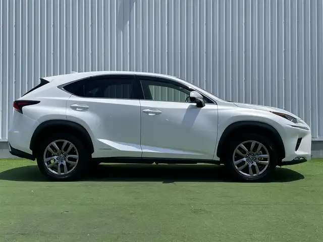レクサス ＮＸ 300h バージョンL 香川県 2018(平30)年 2.4万km ソニッククォーツ 純正メモリーナビ/→AM/FM/CD/DVD/Bluetooth/フルセグTV/レーダークルーズコントロール/レーンキープアシスト/シートヒーター・エアシート/ハンドルヒーター/全方位カメラ/LEDヘッドライト/ビルトイン2.0ETC/メモリーシート/パワーシート/衝突軽減ブレーキ/パワーバックドア/レザーシート/純正18インチアルミホイール/横滑り防止装置/プッシュスタート/スマートキー/革巻きステアリング/ステアリングスイッチ
