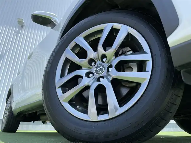 レクサス ＮＸ 300h バージョンL 香川県 2018(平30)年 2.4万km ソニッククォーツ 純正メモリーナビ/→AM/FM/CD/DVD/Bluetooth/フルセグTV/レーダークルーズコントロール/レーンキープアシスト/シートヒーター・エアシート/ハンドルヒーター/全方位カメラ/LEDヘッドライト/ビルトイン2.0ETC/メモリーシート/パワーシート/衝突軽減ブレーキ/パワーバックドア/レザーシート/純正18インチアルミホイール/横滑り防止装置/プッシュスタート/スマートキー/革巻きステアリング/ステアリングスイッチ