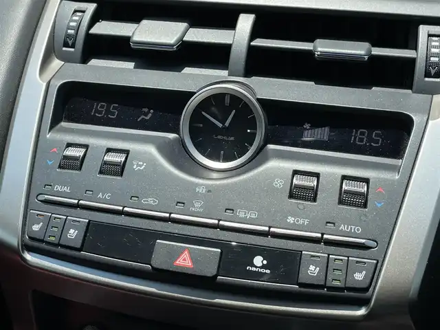 レクサス ＮＸ 300h バージョンL 香川県 2018(平30)年 2.4万km ソニッククォーツ 純正メモリーナビ/→AM/FM/CD/DVD/Bluetooth/フルセグTV/レーダークルーズコントロール/レーンキープアシスト/シートヒーター・エアシート/ハンドルヒーター/全方位カメラ/LEDヘッドライト/ビルトイン2.0ETC/メモリーシート/パワーシート/衝突軽減ブレーキ/パワーバックドア/レザーシート/純正18インチアルミホイール/横滑り防止装置/プッシュスタート/スマートキー/革巻きステアリング/ステアリングスイッチ