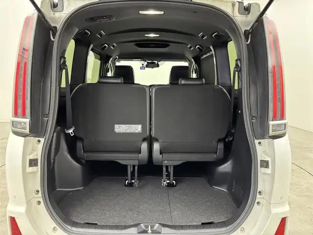 トヨタ ノア ハイブリッド Si ダブルバイビーⅢ 福岡県 2020(令2)年 6.9万km ホワイトパールクリスタルシャイン ワンオーナー　/純正ナビ／フルセグＴＶ　/バックカメラ　/クルーズコントロール　/コーナーセンサー　/衝突軽減　/レーンキープ　/アクセル踏み間違い防止　/両側電動スライドドア　/ハーフレザー　/シートヒーター　/ＬＥＤ