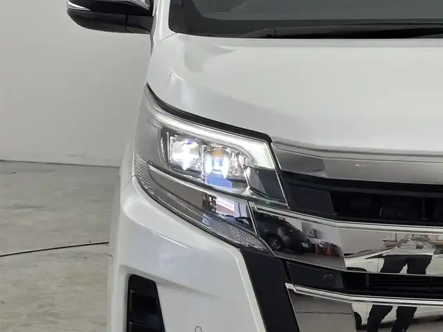 トヨタ ノア ハイブリッド Si ダブルバイビーⅢ 福岡県 2020(令2)年 6.9万km ホワイトパールクリスタルシャイン ワンオーナー　/純正ナビ／フルセグＴＶ　/バックカメラ　/クルーズコントロール　/コーナーセンサー　/衝突軽減　/レーンキープ　/アクセル踏み間違い防止　/両側電動スライドドア　/ハーフレザー　/シートヒーター　/ＬＥＤ